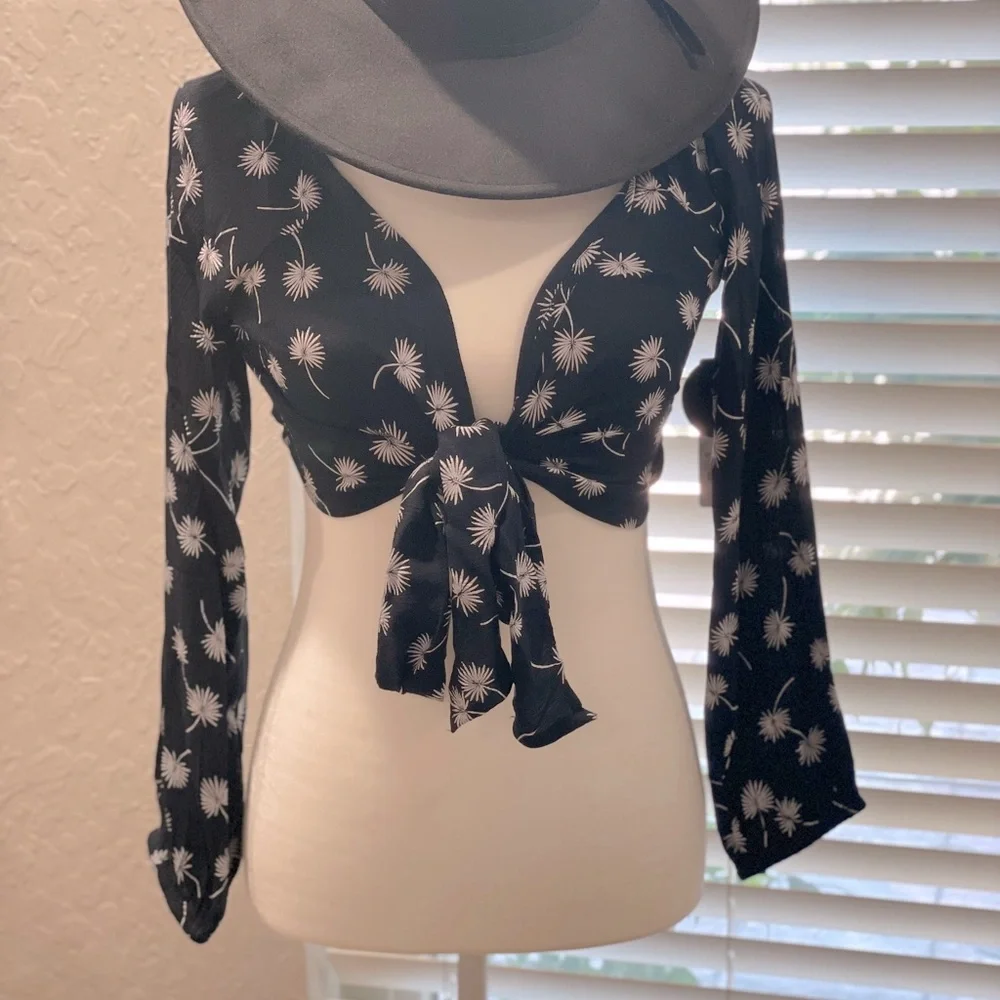 Front Tie Floral Crop Top Black - Picture 2 of 4
